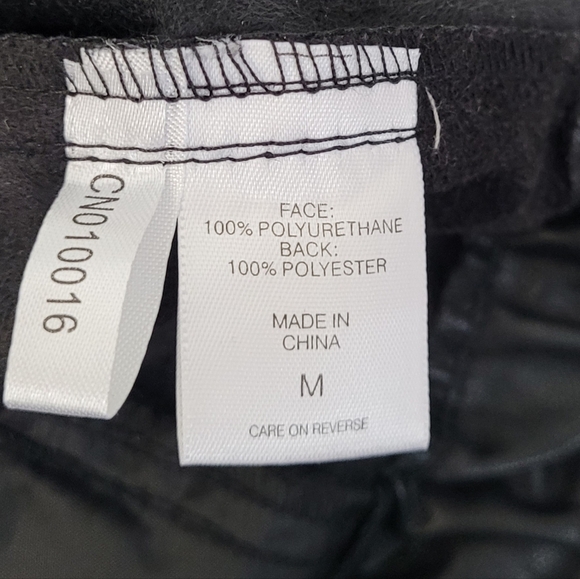 SOHO NEW YORK & COMPANY JEANS Ladies Black Faux Leather Jogger Style Pant Drawst - Picture 8 of 8